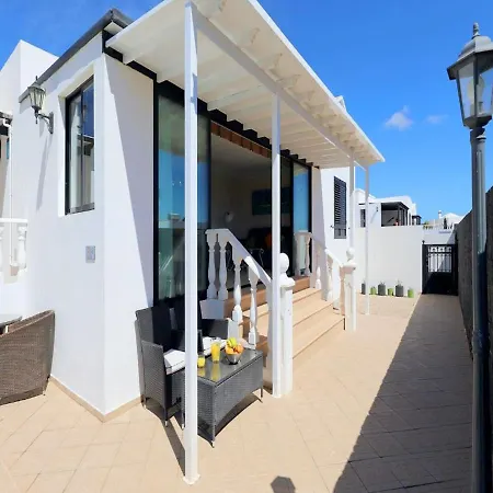 Cosy Lanzarote 3 Bedrooms Heated Pool Honey Вилла *