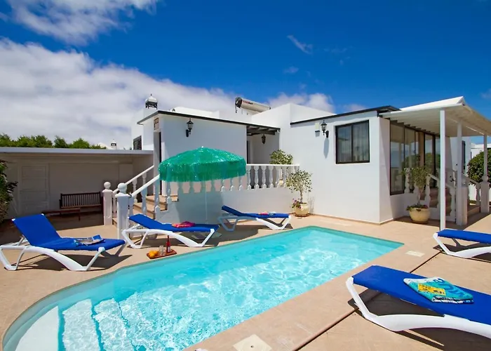 Villa Cosy Lanzarote 3 Bedrooms Heated Pool Honey