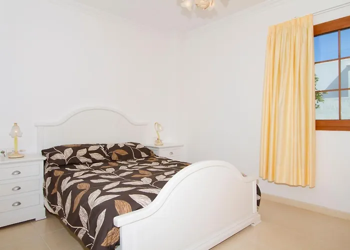 Cosy Lanzarote 3 Bedrooms Heated Pool Honey Villa *
