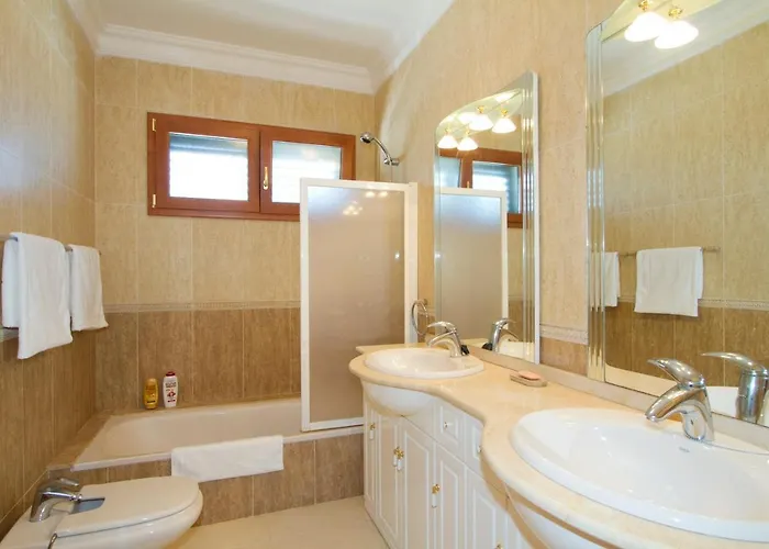 Cosy Lanzarote 3 Bedrooms Heated Pool Honey Вилла *