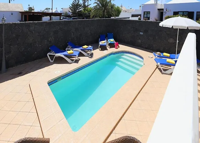 Вилла Cosy Lanzarote 3 Bedrooms Heated Pool Honey *