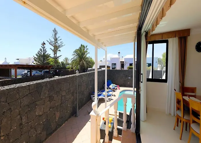 Вилла Cosy Lanzarote 3 Bedrooms Heated Pool Honey Пуэрто дель Кармен