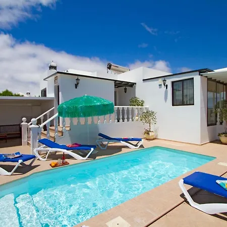 Villa Cosy Lanzarote 3 Bedrooms Heated Pool Honey
