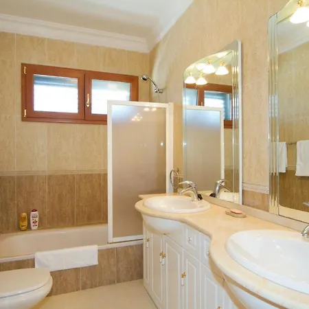 Cosy Lanzarote 3 Bedrooms Heated Pool Honey Вілла *