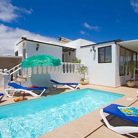 Вілла Cosy Lanzarote 3 Bedrooms Heated Pool Honey *