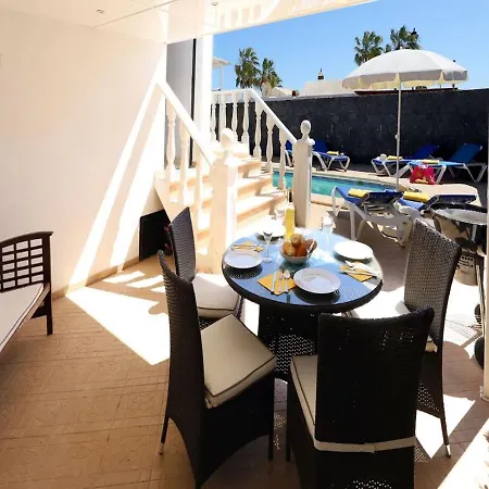 Вілла Cosy Lanzarote 3 Bedrooms Heated Pool Honey *
