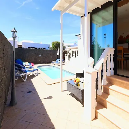 Cosy Lanzarote 3 Bedrooms Heated Pool Honey Villa *