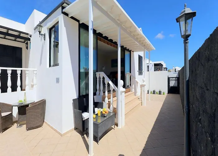 Cosy Lanzarote 3 Bedrooms Heated Pool Honey Villa *